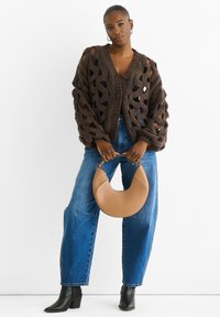 Unselected, chocolate