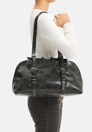 Borsa a mano in pelle nera con una forma arrotondata, dotata di due manici, dettagli in metallo argentato e fibbie decorative ai lati.