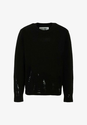 Maglione nero in maglia con scollo a girocollo, dettagli sfrangiati all'orlo e alle maniche, e logo testurizzato discreto sul davanti.