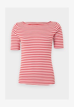 Chemise à manches courtes rayée horizontale rouge et blanche avec un col large, légèrement en forme de bateau, sur un fond clair uni.