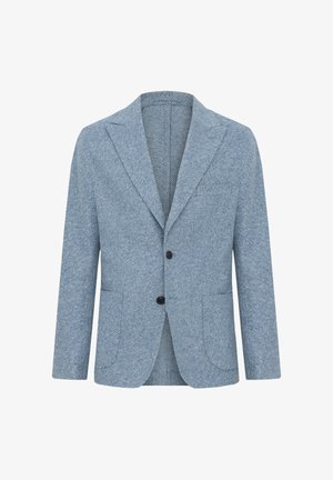 Blazer bleu clair en tissu à motif chevrons, avec un col cranté, deux poches avant et deux boutons foncés.