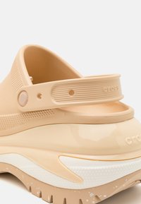 Crocs MEGA CRUSH UNISEX - Saboţi - shitake