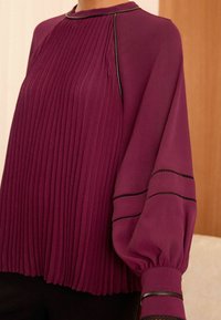 Love & Roses PLEATED REGULAR FIT - Blůza - red