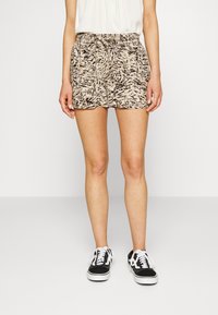 Vero Moda Petite VMEASYNW - Calções - white pepper