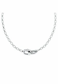 Sølv kæderekke med enkle links og en dekorativ clasp med en lille sfærisk accent. Glat metalfinish, minimalistisk design.