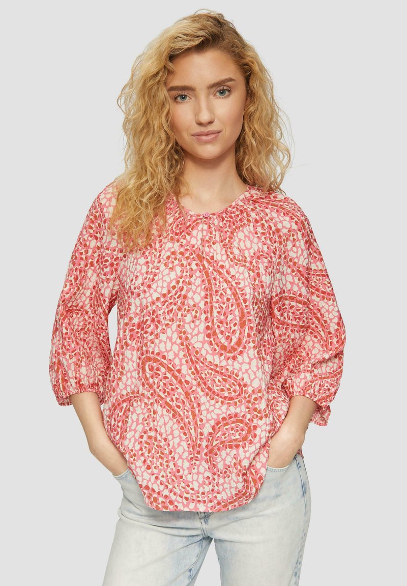 Rosa Bluse mit Paisleymuster, dreiviertelärmlig, runder Halsausschnitt und elastischen Bündchen, aus leichtem Stoff gefertigt.