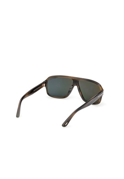 Gafas de sol rectangulares de carey marrón con lentes oscuras, brazos delgados y un sutil detalle plateado cerca de las bisagras.