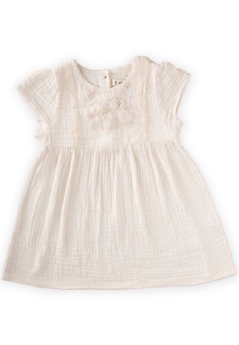 Robe en coton blanc à manches courtes, avec broderie florale sur le devant, taille froncée et finition en tissu texturé.