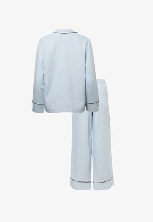 Set di pigiama azzurro chiaro in tessuto morbido; comprende una camicia con bottoni e rifiniture nere e pantaloni a gamba larga abbinati con elastico in vita.