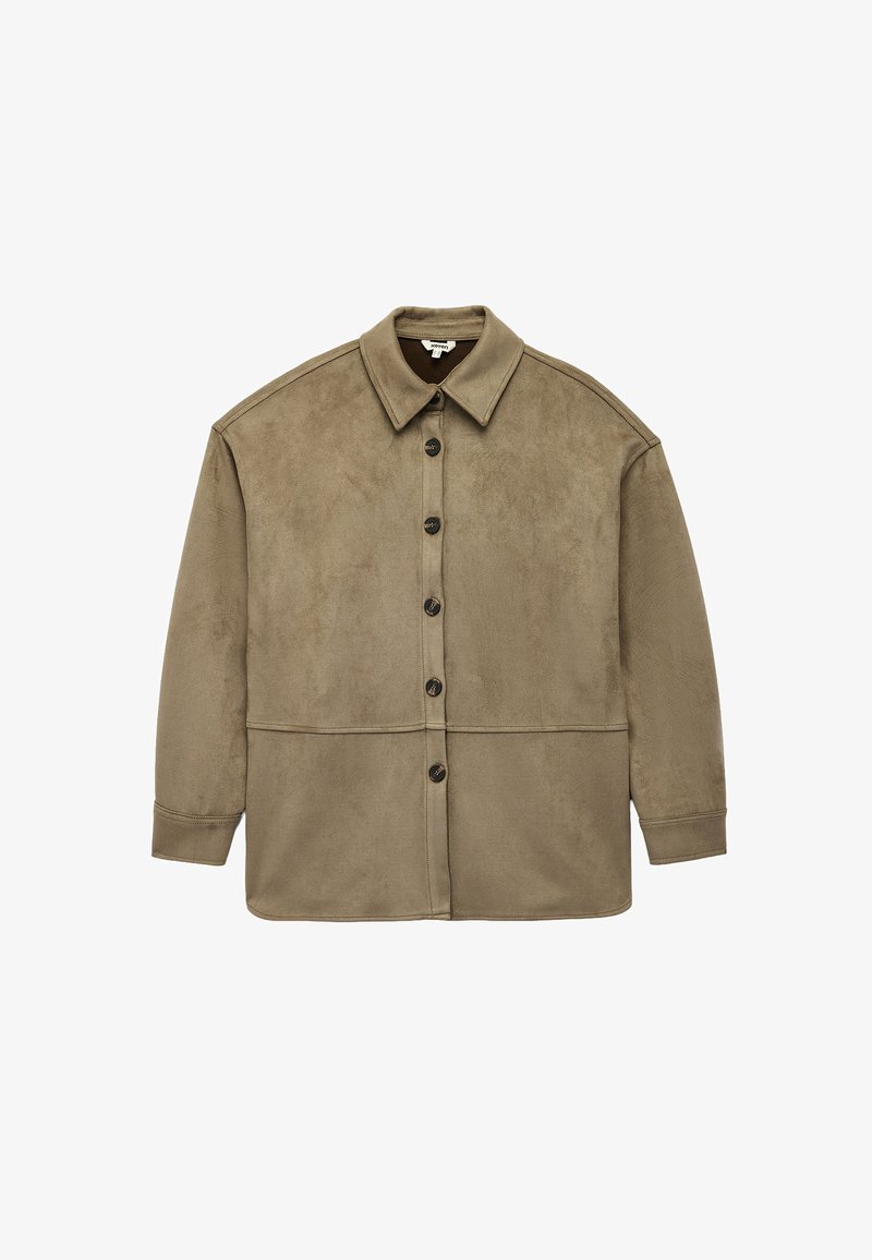 Veste en daim beige avec un col évasé, des manches longues et de grands boutons à l'avant. Présente une texture lisse et deux coutures horizontales.