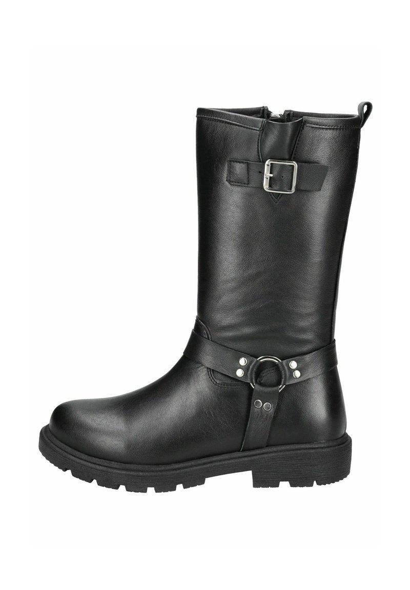 Bota de cuero negra hasta la rodilla con cremallera lateral, correa con herrajes de plata y suela texturizada. Presenta una hebilla decorativa en la parte superior.