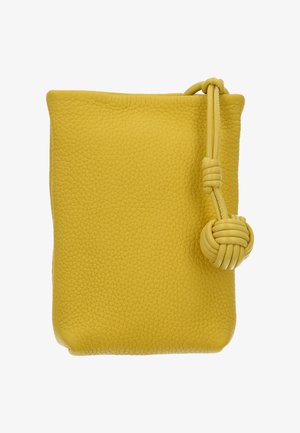 Keltainen nahkalaukku, jossa on teksturoitu pinta, pyöreä muoto ja solmittu koriste sivulla. Yläreuna on sileä ja saumaton.