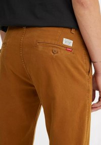 Levi's® Chino - mottled brown