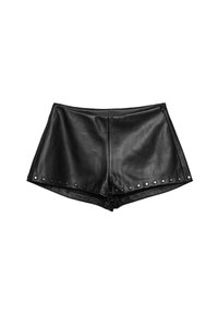 Čierne kožené šortky s priliehavým strihom, so striebornými cvokmi pozdĺž spodného lemu a hladkou textúrou. Zapínanie na zips na boku.