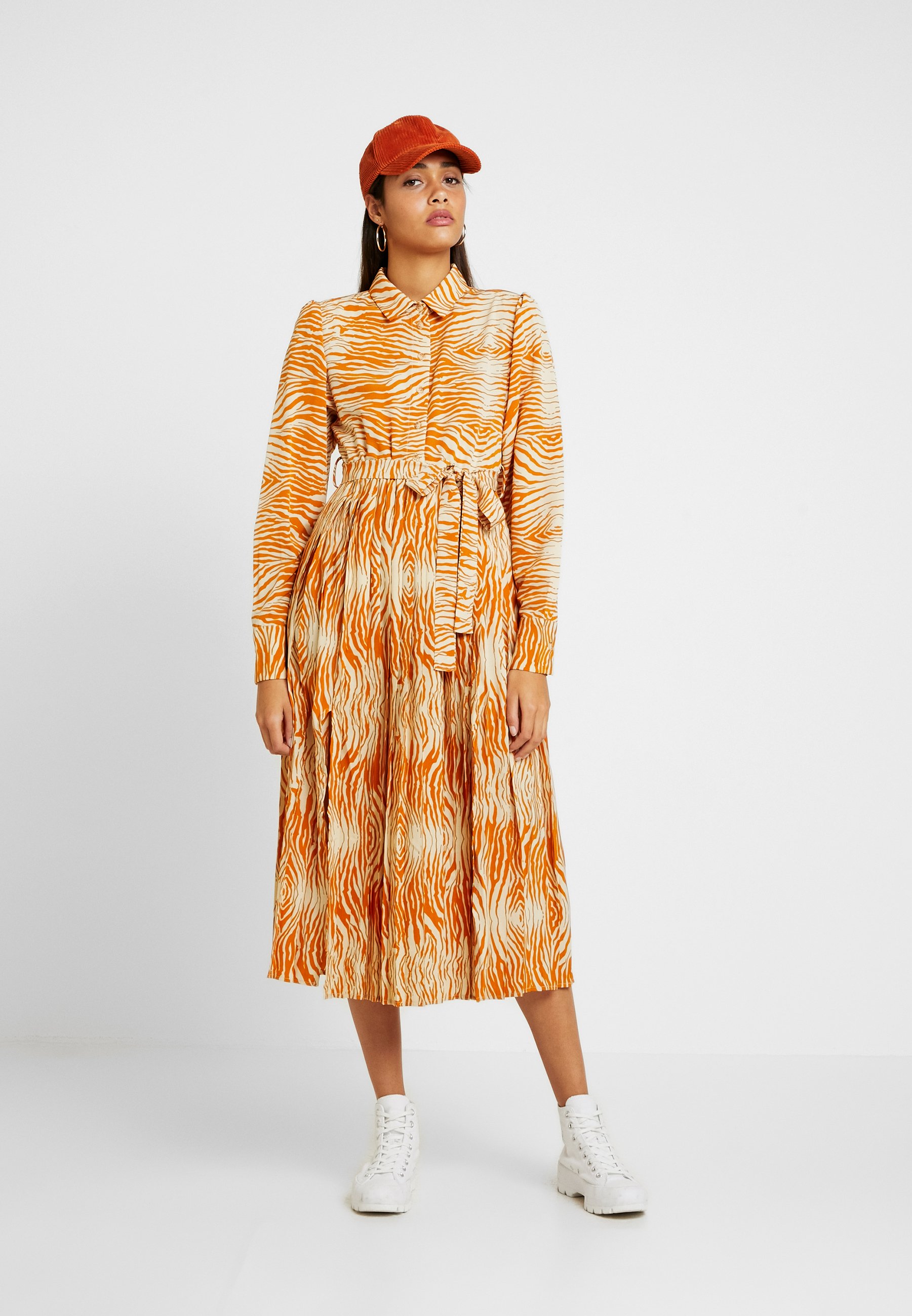OBJLEANDRA LONG DRESS Blousejurk humuswood graine OBJLEANDRA LONG DRESS Blousejurk humuswood graine
