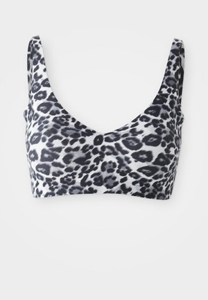 Soutien-gorge en tissu léopard avec un décolleté en forme de scoop, des bretelles fines, et une texture de tissu lisse dans des nuances de noir et blanc.