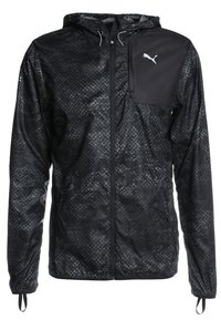Veste de sport noire à motif, zippée avec capuche, poignets élastiques, poche poitrine avec logo Puma et passages pour le pouce aux manches.