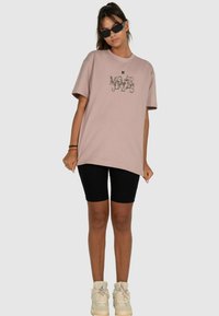 MJ Gonzales CLASSIC HEAVY OVERSIZED - T-shirts print - duskrose