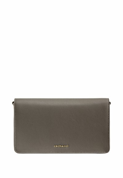 Rechthoekige grijze leren clutch met goudkleurig "cacharel"-logo centraal op de voorkant en een gestructureerd oppervlak.