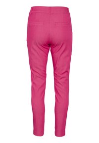 Pantalon rose ajusté en tissu texturé, avec deux poches arrière et des jambes fuselées avec revers cousus.