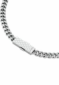 Bracciale a catena in argento con maglie intrecciate, finitura testurizzata e chiusura con motivo decorato per una chiusura sicura.