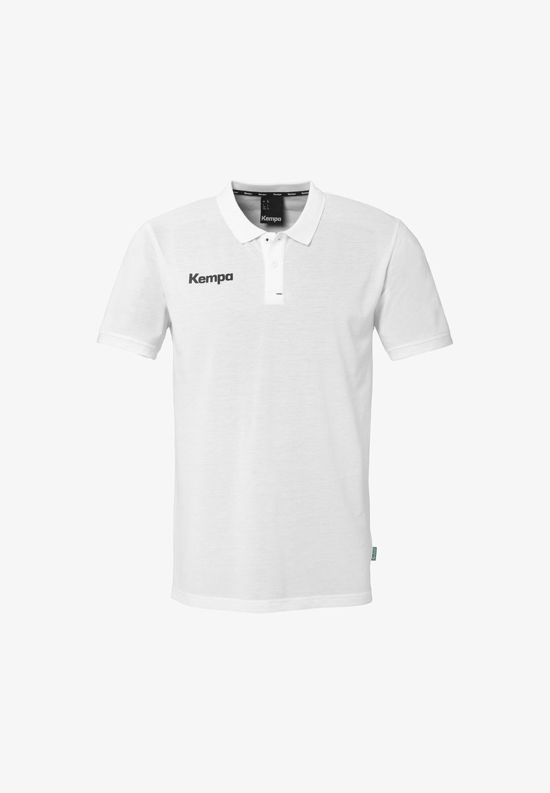Hvid polo shirt lavet af bomuld, med en tre-knaps placket og et sort "Kempa" logo på venstre bryst. Korte ærmer og regulær pasform.