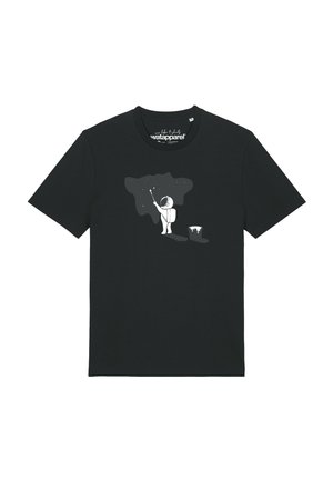 T-shirt noir avec un astronaute blanc peignant des étoiles sur un patch spatial sombre à côté d'un seau de peinture à l'avant centre.