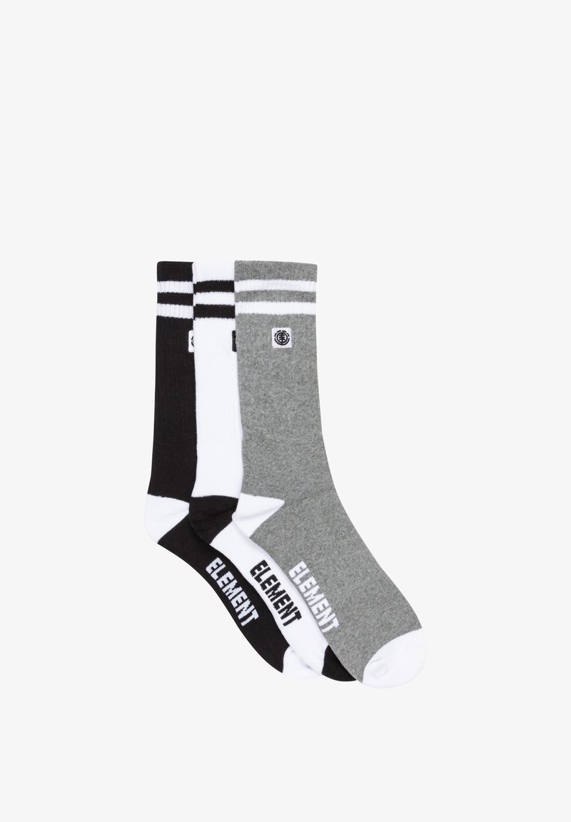 Drie paar sportsokken in zwart, wit en grijs met twee strepen aan de bovenkant en de tekst "ELEMENT" op de zool.