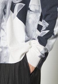 Desigual Sweter