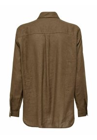 Camicia in lino marrone a maniche lunghe con colletto, polsini con bottoni e orlo dritto. Texture liscia con una leggera lucentezza.