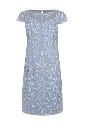 Lichtblauwe knielange jurk met doorschijnende mouwkappjes en witte geborduurde bloemranken over de hele jurk.