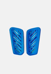 Insoles blu per scarpe con forma contornata, caratterizzate da ritagli diagonali e superficie texturizzata. Etichettati "L" e "R" per il piede sinistro e destro.