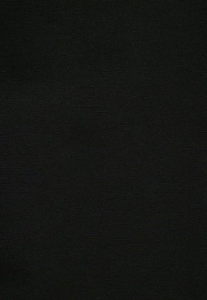 Svart tyg med en slät, lätt texturerad yta. Materialet verkar hållbart med subtila horisontella linjer genom hela ytan.