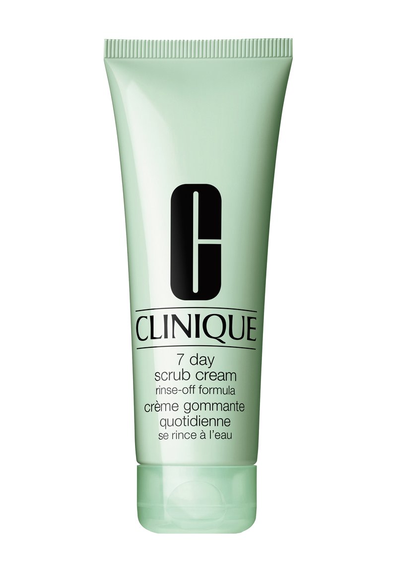 Tube en plastique vert de la crème gommante Clinique 7 Day. Texte noir à l'avant, capuchon à charnière, le produit présente une formule à rincer. Texture lisse.