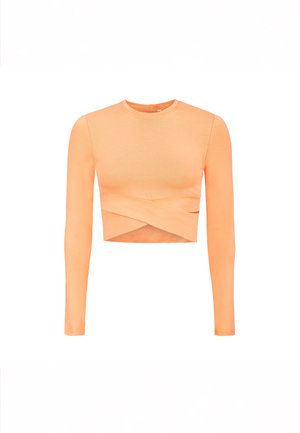 Langarmcrop top in zachte oranje stof, met een gedraaide voorkant en een aansluitende pasvorm. Glad textuur met een ronde halslijn.