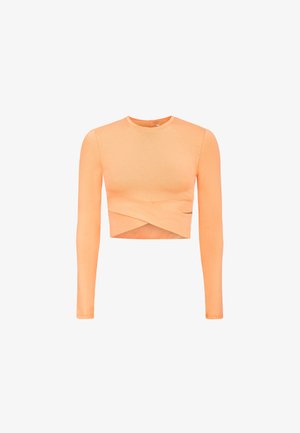 Langarmcrop top in zachte oranje stof, met een gedraaide voorkant en een aansluitende pasvorm. Glad textuur met een ronde halslijn.