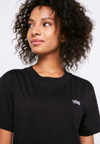 Vans WM JUNIOR V BOXY - T-shirt basic - black