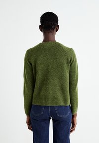 Vero Moda BOOM LS V-NECK BUTTON  NOOS - Vest - cypress