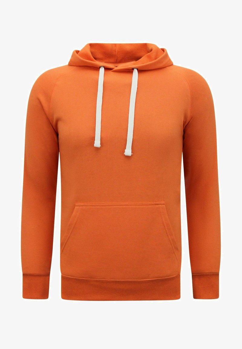 Oranje hoodie met een voorzak, witte koordjes, ribbels bij de mouwen en een zachte stof. Eenvoudig, sportief ontwerp.