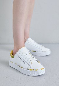 Sneakers laag - white/gold