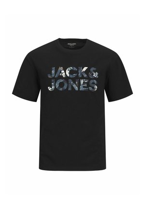 Čierne tričko s krátkymi rukávmi a okrúhlym výstrihom. Na prednej strane sa nachádza text "JACK & JONES" v tučných, farebných, vzorovaných písmenách.
