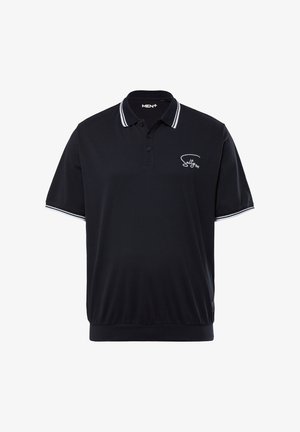 Polo nero a maniche corte, con dettagli bianchi sul colletto e sui polsini, e un piccolo logo ricamato sul petto.