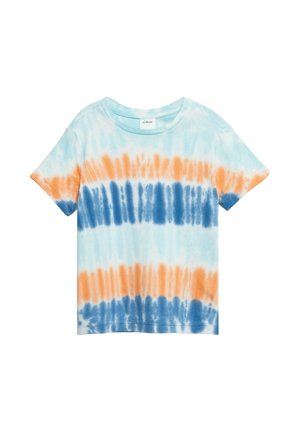 Kinder-T-Shirt mit kurzen Ärmeln und horizontalen Batikstreifen in Blau, Orange und Hellblau auf weißem Hintergrund.
