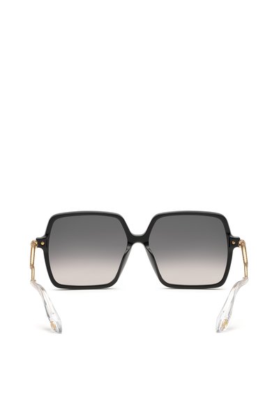 Lunettes de soleil carrées noires avec verres gris dégradés, détails dorés sur les branches et embouts de branches transparents incurvés.