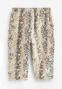 Pantalons cropped en tissu léger avec un imprimé léopard beige, marron et noir, rehaussé de accents jaunes et de poches latérales.