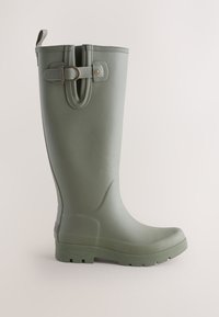 Botte haute en caoutchouc vert olive avec sangle latérale ajustable et languette de traction, conçue pour une utilisation en extérieur ou par temps humide.