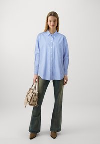 GAP THE BIG SHIRT - Nööpidega pluus - blue/white
