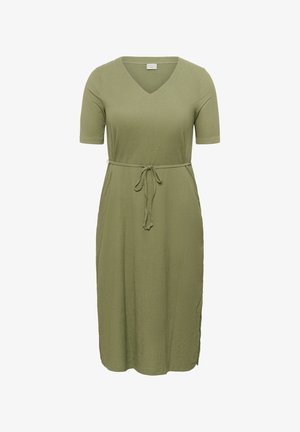 Olivovo zelené šaty s výstrihom do V, krátkymi rukávmi, nastaviteľným opaskom v páse a bočnými rozparkami, vyrobené z textúrovanej tkaniny.