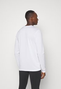 Nike Performance TEE RESET - Bluză cu mânecă lungă - white/black