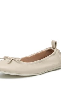 Ballerine in pelle beige con punta arrotondata, un fiocco decorativo sul davanti e una morbida foderatura interna per il comfort.
